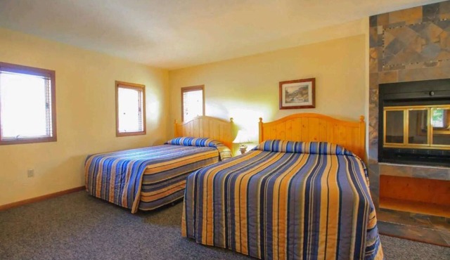 Beautiful Lakefront Inn Suites