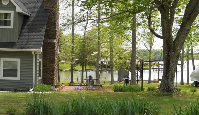Beautiful Lakefront Cabin with Unique Multi-Level Boat Dock Now With WiFi