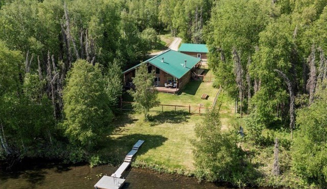 Beautiful Lakefront Cabin with Private Hot Tub & Inflatable Kayaks - Dogs OK