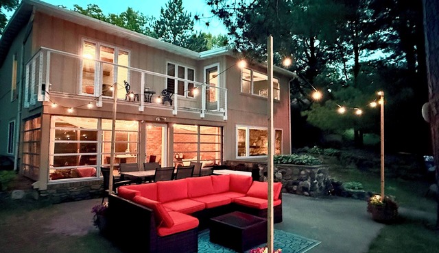 Beautiful Lakefront cabin w/woodburning fireplace, parking, grill, canoe, SUP.