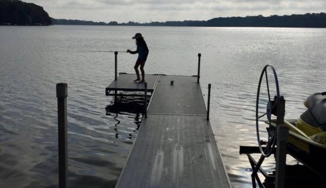 Beautiful Lakefront Cabin with Deck and Private dock
