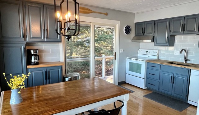 Beautiful lakefront cottage within minutes of sand dunes and Lake Michigan