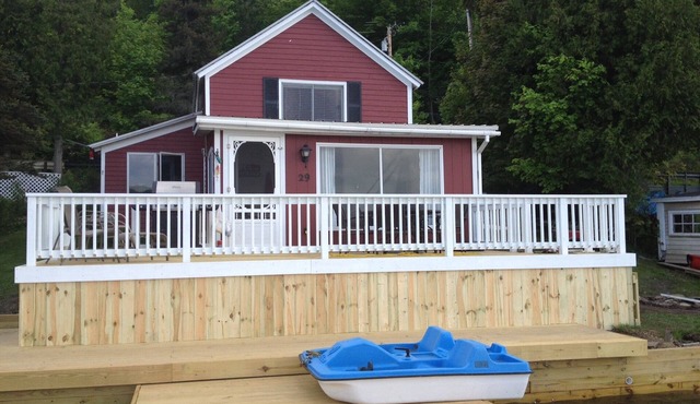 Beautiful Lakefront Cottage