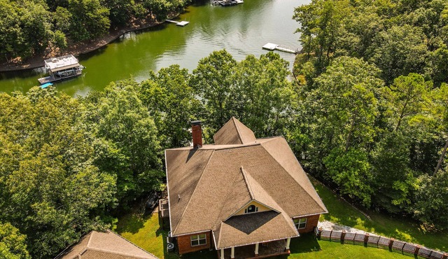 Beautiful Lakefront Family Retreat! Pet Friendly, Canoes Included, Sleeps 28+