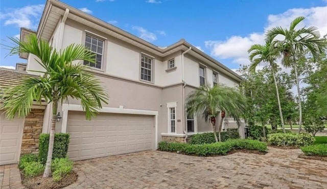 Beautiful Lakefront/Golf Coach Home In Upscale Golf & Lake Community