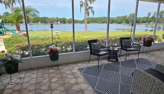 BEAUTIFUL LAKEFRONT GUEST HOME.