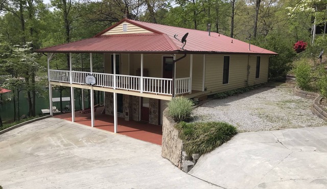 Beautiful Lakefront House, Dock w/Covered Slip in Protected Cove, Few Steps
