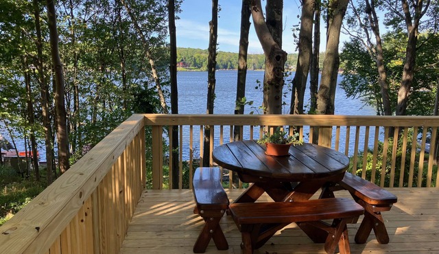 Beautiful Lakefront Home in The Hideout: Private Dock and Swimming Area