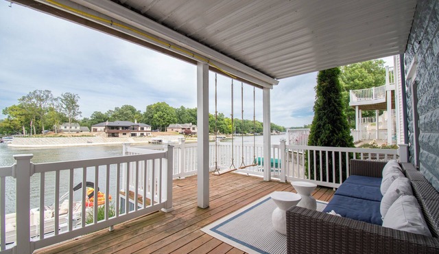 Beautiful Lakefront home! Summer memories start here!