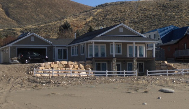 Beautiful Lakefront Home!