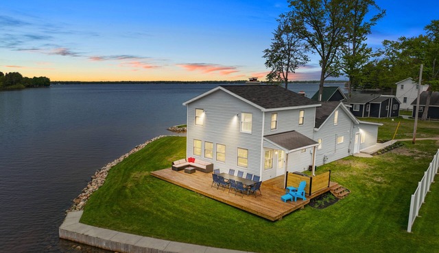 Beautiful Lakefront Home on Sunset Point