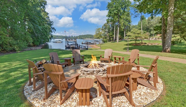 Beautiful Lakefront Home with Private Dock, Super View & Amazing Sunsets