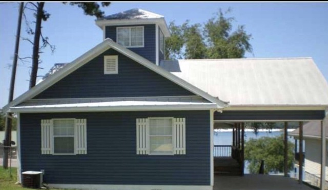 Beautiful Lakefront home 25 minutes from Panama City Beach .