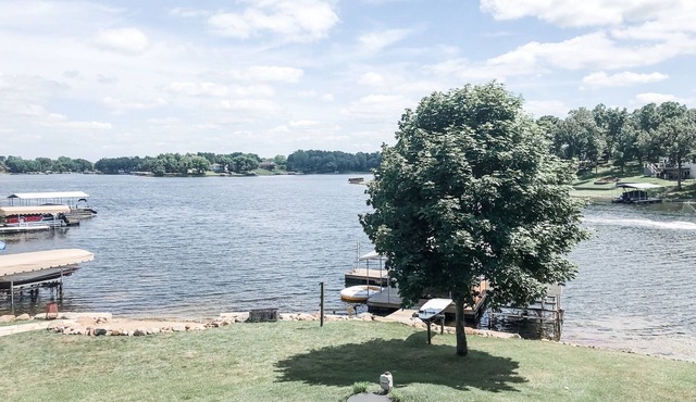 Beautiful lakefront home on Sun Valley Lake