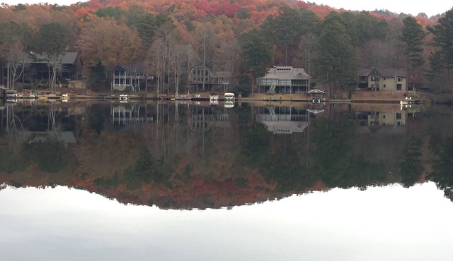 Beautiful Lakefront Home on Lake Arrowhead/2 full kitchens, 2 primary bedrooms