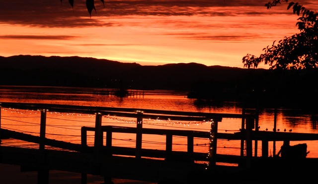 Beautiful Lakefront Home on Clear Lake WOW ANY WEEKEND IN FEB 750 DOLLARS TOTAL