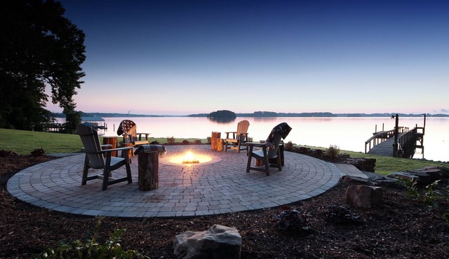 Beautiful Lakefront Home - Huge Views