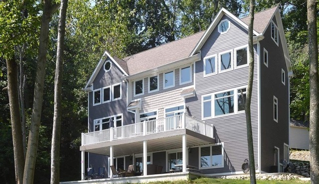 Beautiful Lakefront Home- Sleeps 20