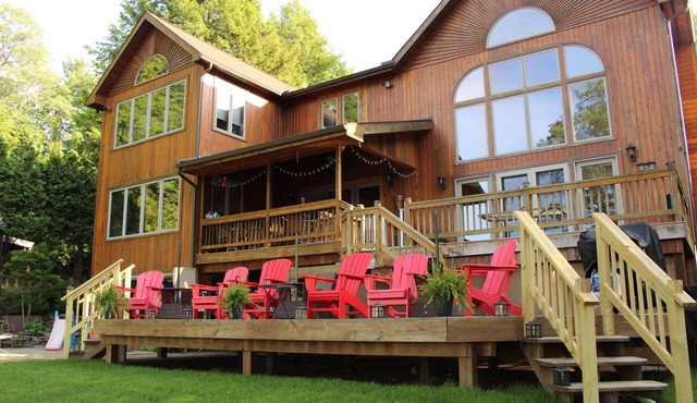 Beautiful lakefront home perfect for multifamily vacation