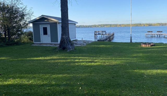 Beautiful Lakefront home on Big Green Lake