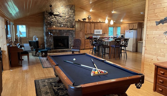 Beautiful Lakefront Property with Guesthouse