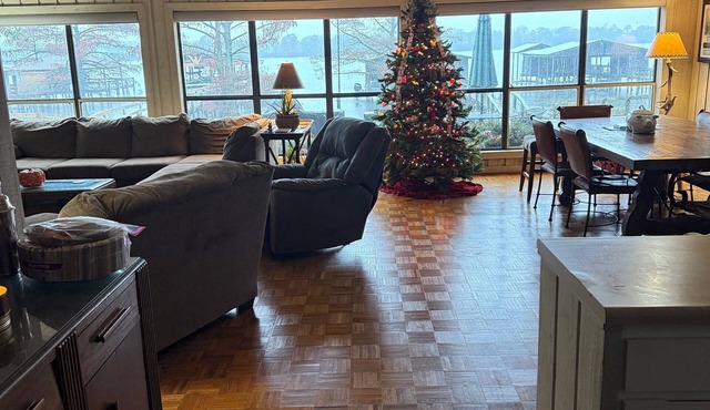 Beautiful Lakefront property with private dock near downtown Memphis.