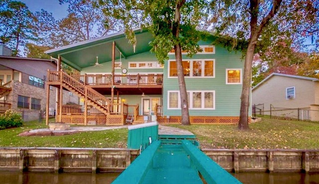 Beautiful Lakefront Retreat | Boat Lift | Panoramic Views