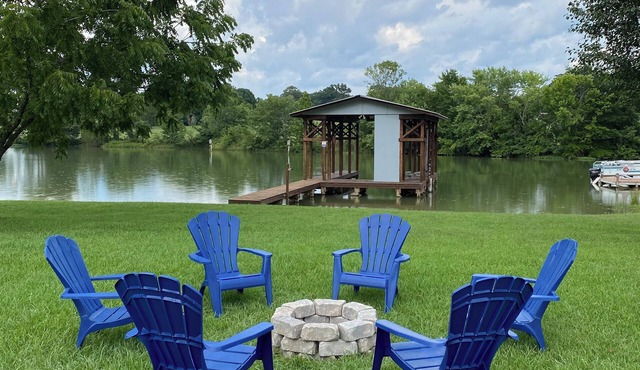 Beautiful Lakefront Retreat w/Private Dock! Minutes from public boat ramp