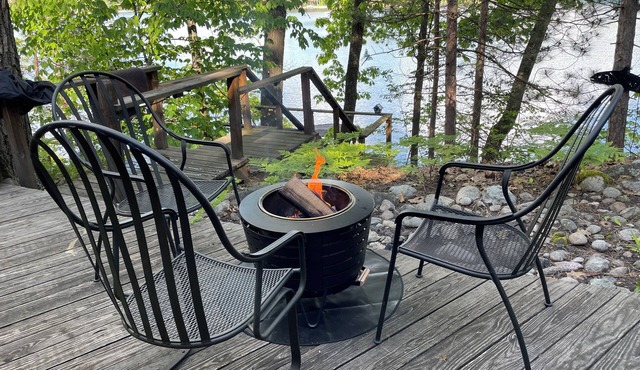 Beautiful lakefront setting with pontoon boat available to rent. nnn