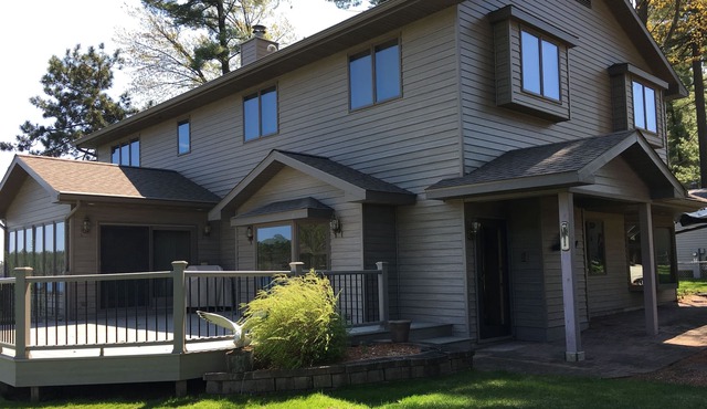 Beautiful Lakefront Vacation Home!!