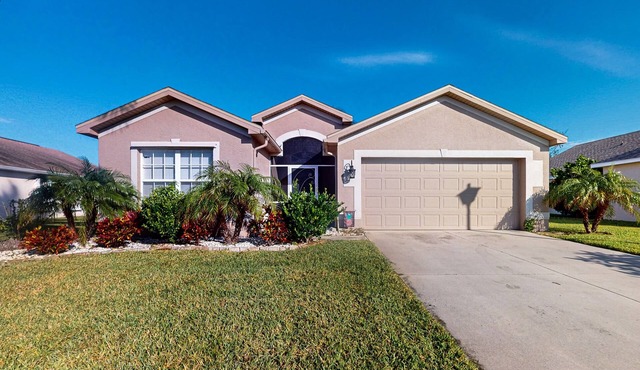 Beautiful Lakefront Home with Private Pool/Spa, Furnished Lanai, Grill, & WiFi