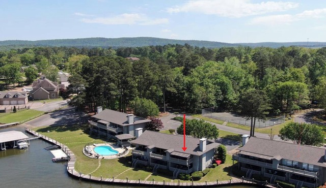 Beautiful Lakefront Views - Top Rated Unit - SAFE quite neighborhood