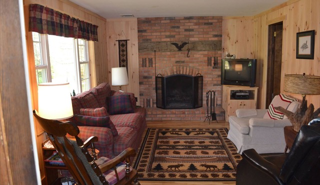 Beautiful Lakefront Home With Great Location