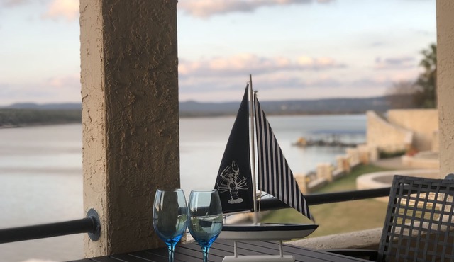 Beautiful Lakefront villa with stunning Views