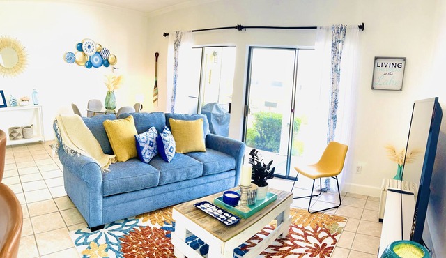 Beautiful LakeFront Home with pool /6guest