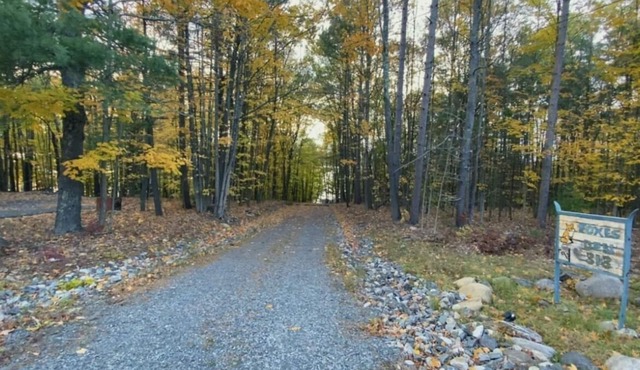 Beautiful Lakefront cabin with dock. 30 minutes from Saratoga Springs.