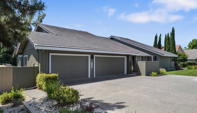 Beautiful Lakefront Property with Stunning views and Large floorplan