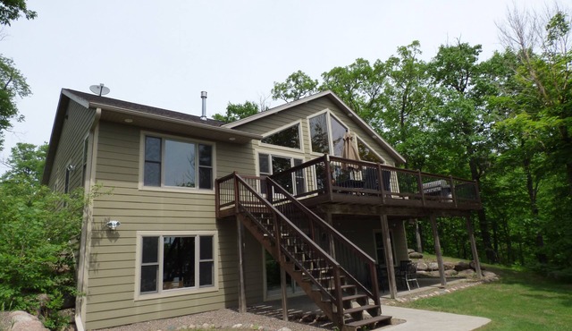 Beautiful lakehome on picturesque Cedar Lake!