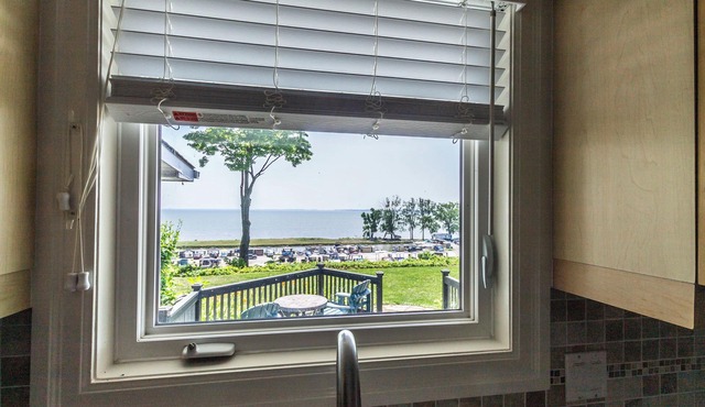 Beautiful Lakehouse in Port Rowan overlooking Lake Erie