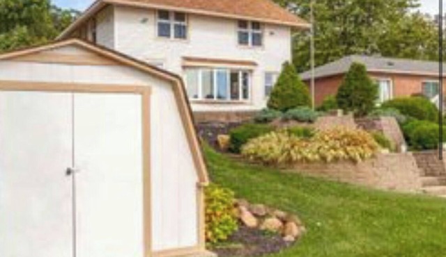 Beautiful lakehouse directly on all sports lake. Stunning views!58ft frontage.
