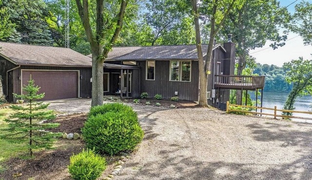 Beautiful Lakehouse Getaway in Chelsea/Waterloo
