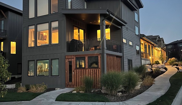 Beautiful Lakehouse on Pineview Reservoir near 3 ski resorts
