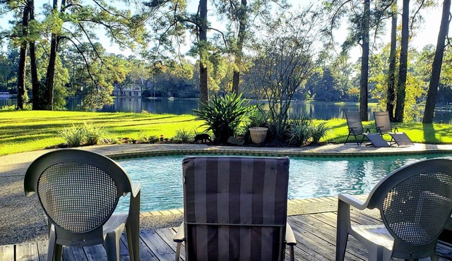 Beautiful Lakehouse w/Private Pool - 4 Large Bedrooms