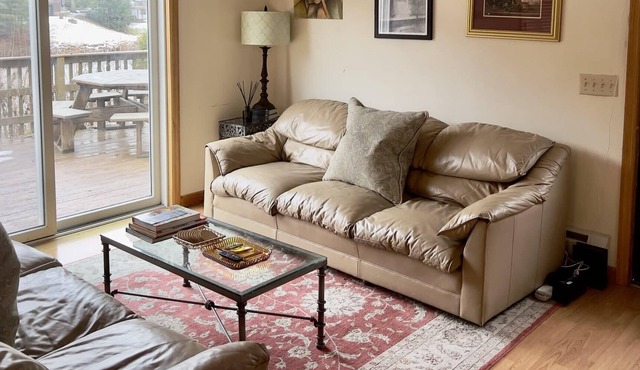 Beautiful Lakehouse with POOL TABLE