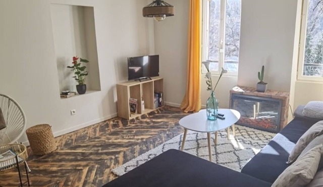 Beautiful lakeside apartment close to the ski resort