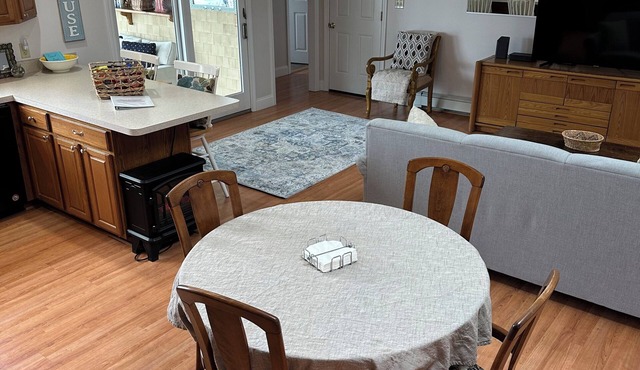 Beautiful Lakeside Apt between Boston and Cape Cod