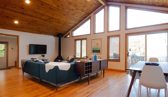 Beautiful Lakeside Cabin