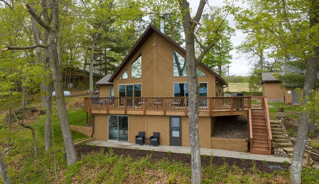 Beautiful Lakeside Cabin on Long Lake