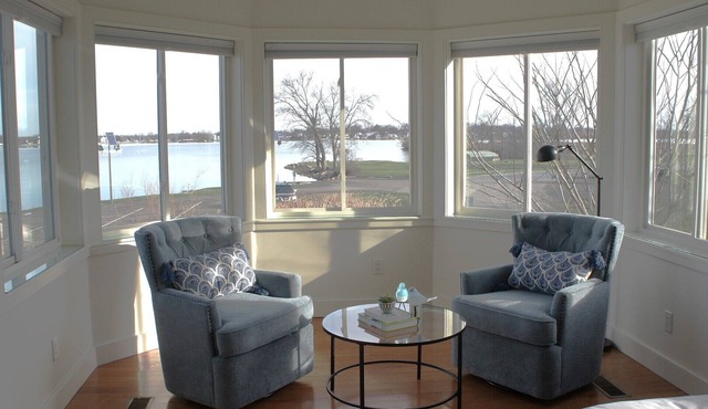 Beautiful lakeside view of Buckeye Lake! 5 minutes from all popular amenities.