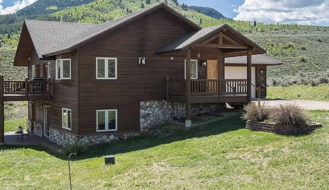 Beautiful Lakeview home - 360 views. In Stagecoach State Park.